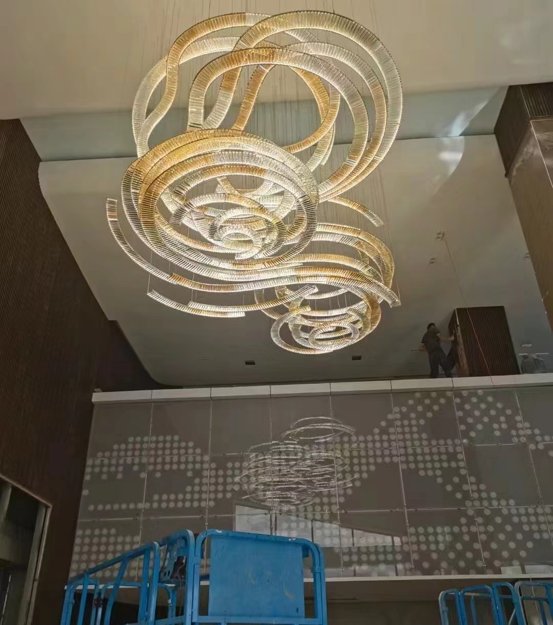 使用 Dutti LED 波浪亚克力非标现代吊灯天花板提升大堂氛围：综合指南 Dutti LED