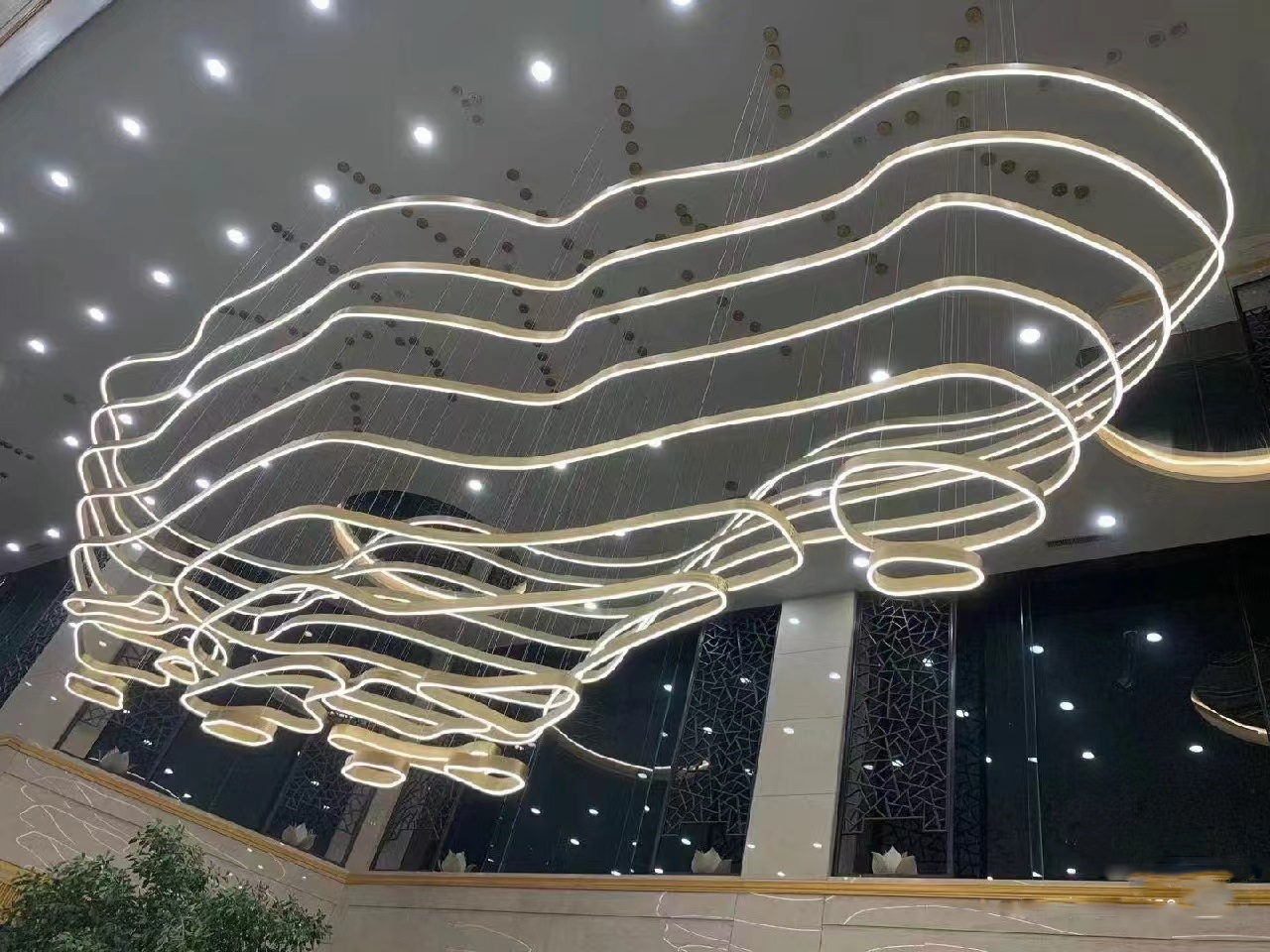 非標準山脈LED現代吊燈天花板照明OEM定制宴會廳